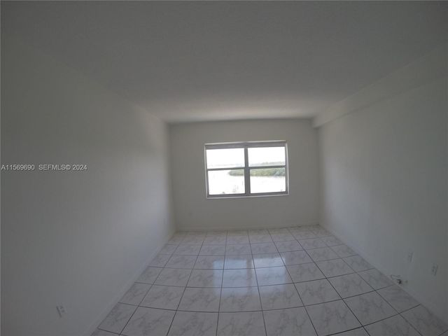 400 Kings Point Drive 905, Sunny Isles Beach, FL 33160