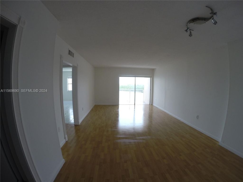 400 Kings Point Drive 905, Sunny Isles Beach, FL 33160