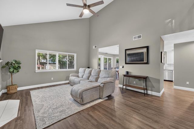 2480 Saint Andrews Dr, Lincoln, CA 95648