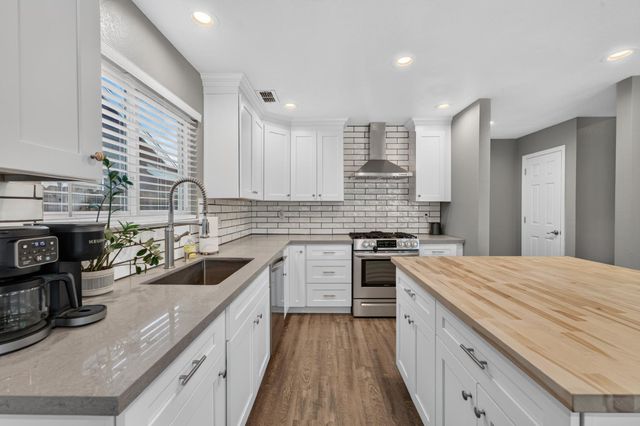 2480 Saint Andrews Dr, Lincoln, CA 95648