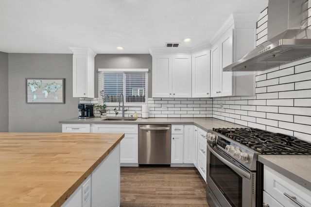 2480 Saint Andrews Dr, Lincoln, CA 95648