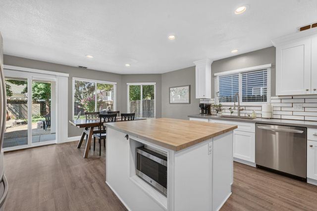 2480 Saint Andrews Dr, Lincoln, CA 95648