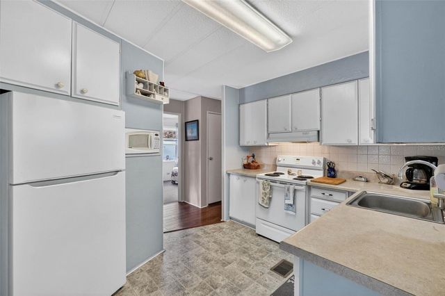 39115 OLA AVENUE, Zephyrhills, FL 33542