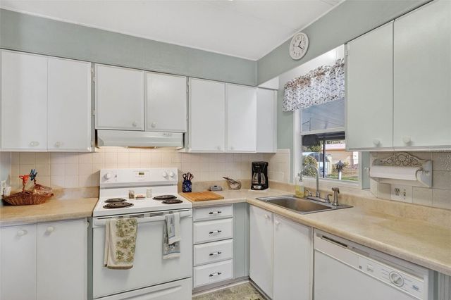 39115 OLA AVENUE, Zephyrhills, FL 33542