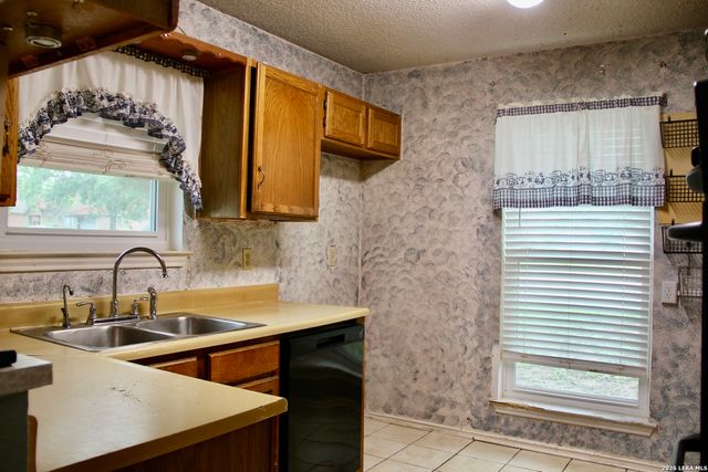 3118 Bear Springs Dr, San Antonio, TX 78245
