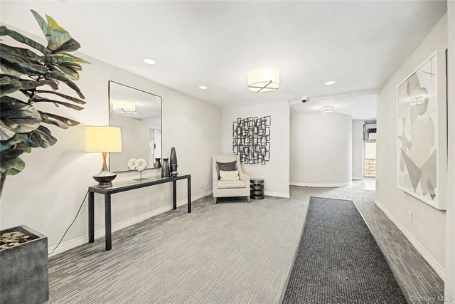 56 Doyer Avenue 6A, White Plains, NY 10605