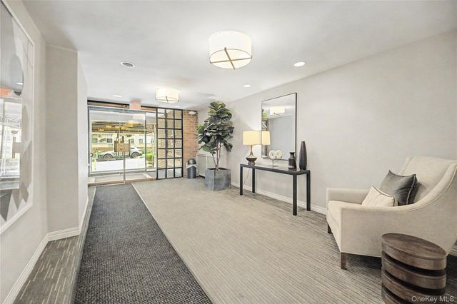 56 Doyer Avenue 6A, White Plains, NY 10605