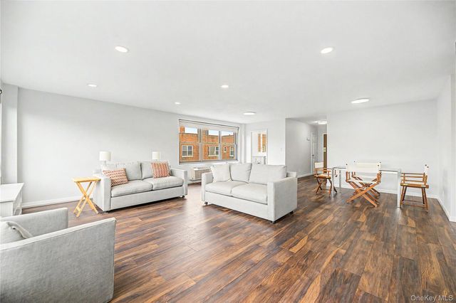 56 Doyer Avenue 6A, White Plains, NY 10605