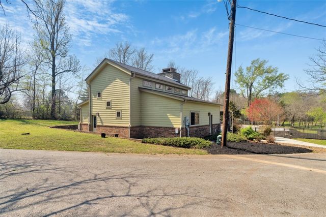 1205 N Crossover Road, Fayetteville, AR 72701