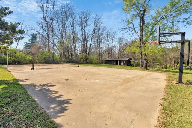 1205 N Crossover Road, Fayetteville, AR 72701