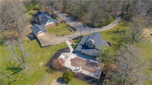 1205 N Crossover Road, Fayetteville, AR 72701