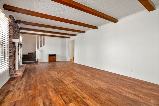 1205 N Crossover Road, Fayetteville, AR 72701