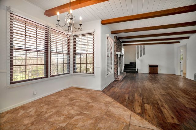 1205 N Crossover Road, Fayetteville, AR 72701