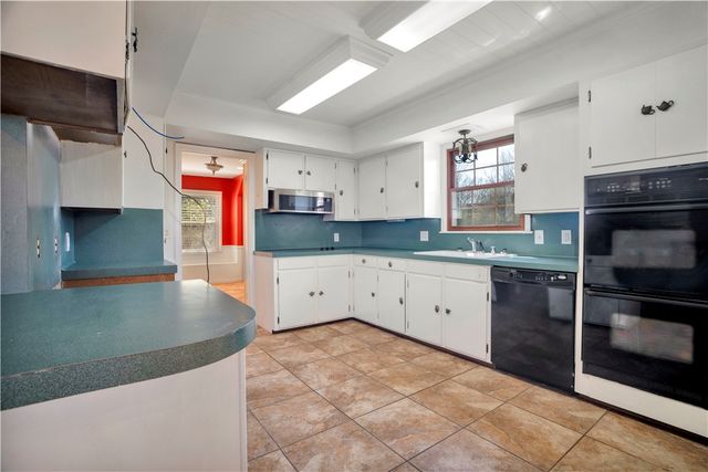 1205 N Crossover Road, Fayetteville, AR 72701