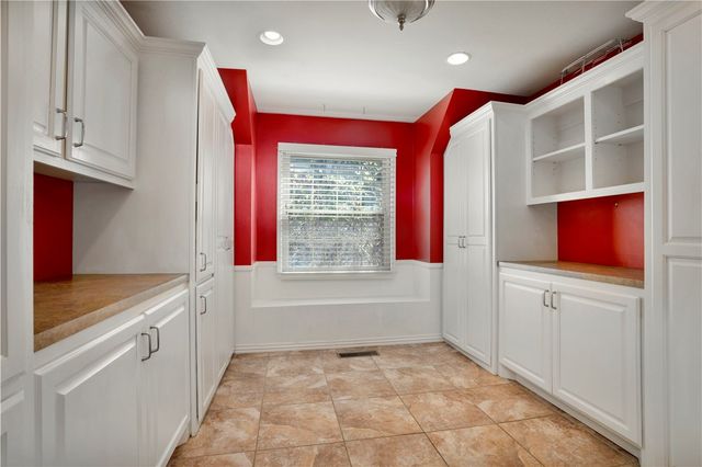 1205 N Crossover Road, Fayetteville, AR 72701