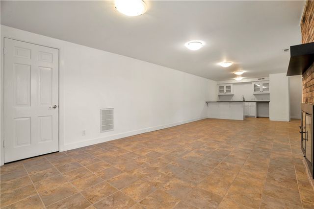 1205 N Crossover Road, Fayetteville, AR 72701