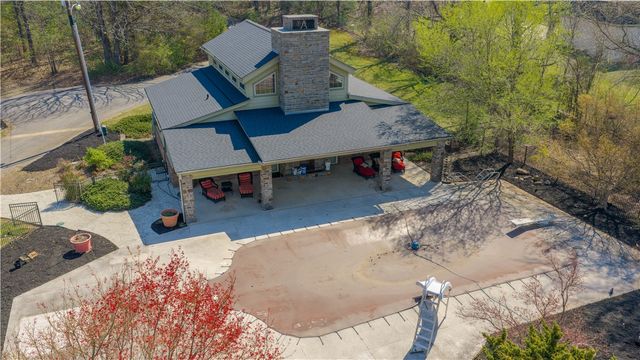 1205 N Crossover Road, Fayetteville, AR 72701