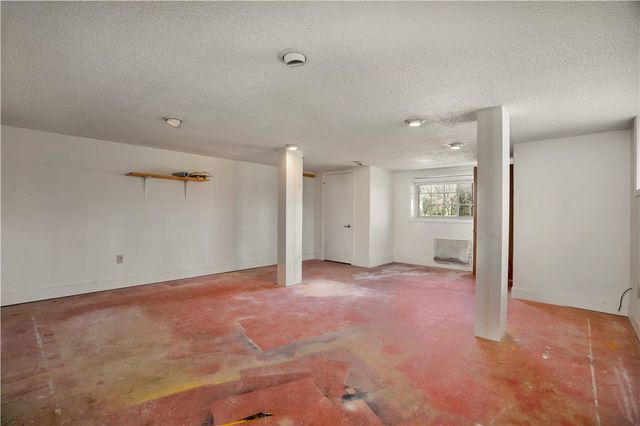 1205 N Crossover Road, Fayetteville, AR 72701