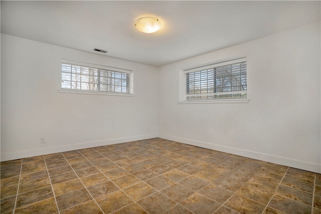 1205 N Crossover Road, Fayetteville, AR 72701