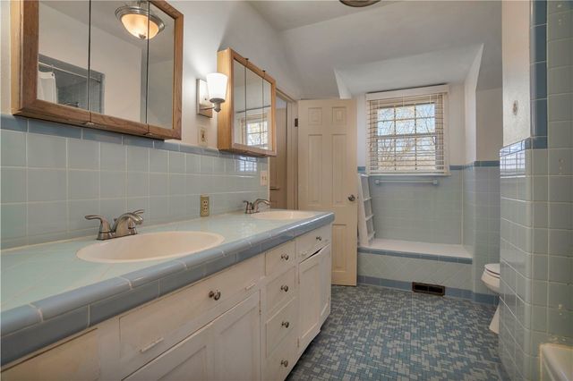 1205 N Crossover Road, Fayetteville, AR 72701