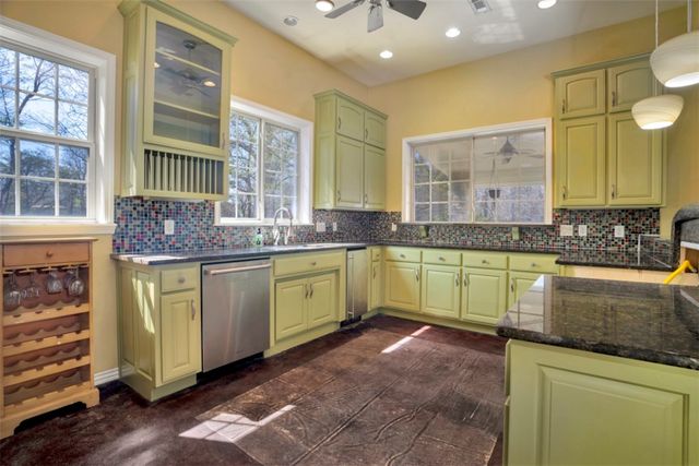 1205 N Crossover Road, Fayetteville, AR 72701