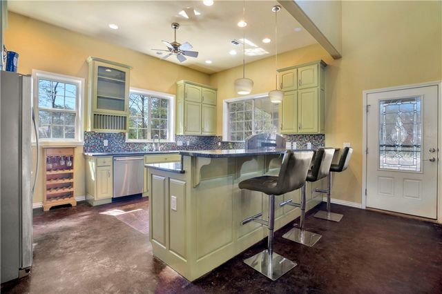 1205 N Crossover Road, Fayetteville, AR 72701