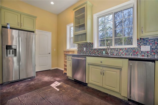 1205 N Crossover Road, Fayetteville, AR 72701