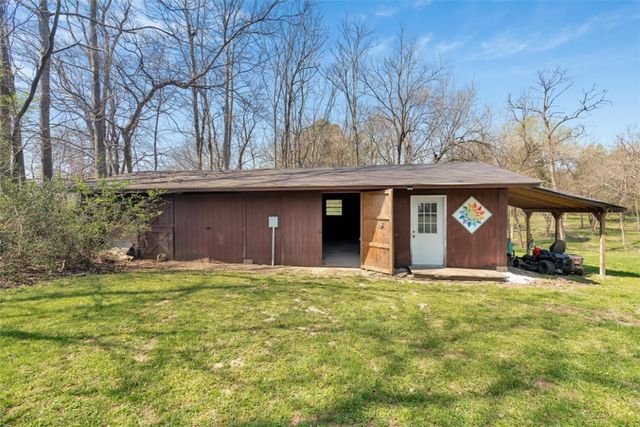 1205 N Crossover Road, Fayetteville, AR 72701