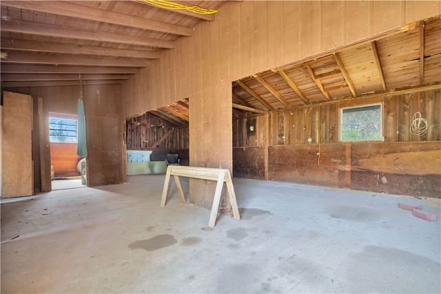 1205 N Crossover Road, Fayetteville, AR 72701