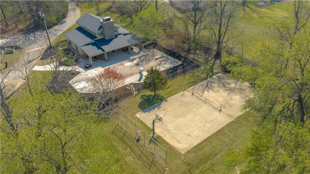 1205 N Crossover Road, Fayetteville, AR 72701