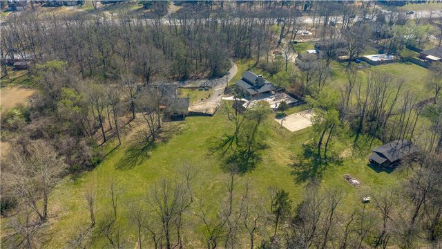 1205 N Crossover Road, Fayetteville, AR 72701