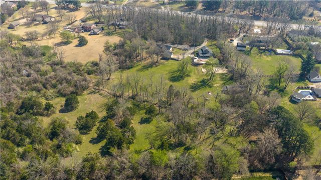 1205 N Crossover Road, Fayetteville, AR 72701