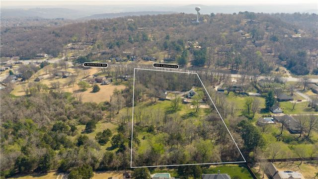 1205 N Crossover Road, Fayetteville, AR 72701