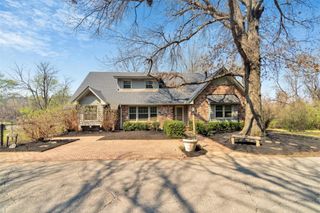 1205 N Crossover Road, Fayetteville, AR 72701