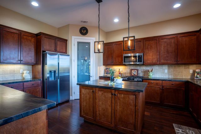 3388 Sudbury Rd, Cameron Park, CA 95682