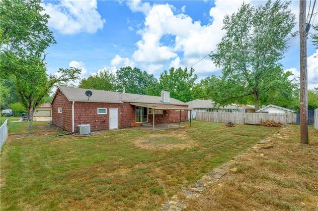 1339 Ward Parkway, Topeka, KS 66604