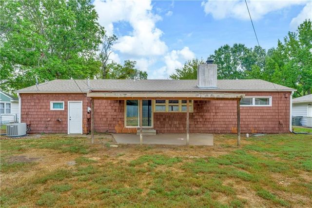 1339 Ward Parkway, Topeka, KS 66604