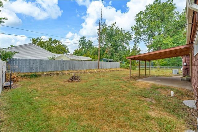 1339 Ward Parkway, Topeka, KS 66604