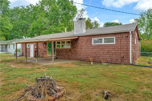 1339 Ward Parkway, Topeka, KS 66604