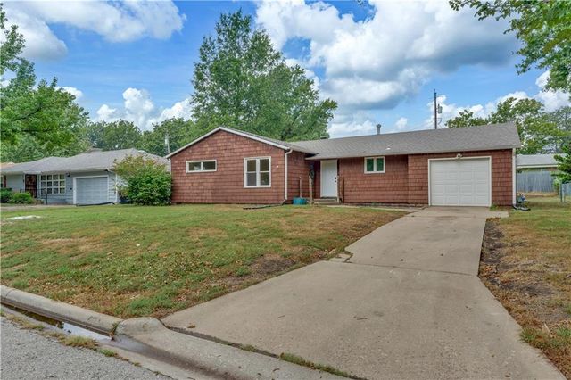 1339 Ward Parkway, Topeka, KS 66604