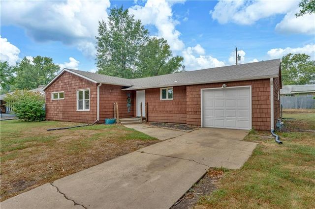 1339 Ward Parkway, Topeka, KS 66604