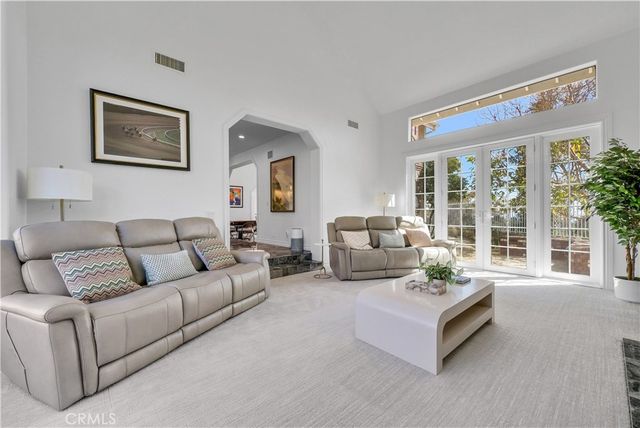 102 Mill Run, Monrovia, CA 91016