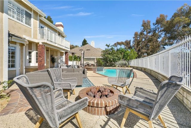 102 Mill Run, Monrovia, CA 91016