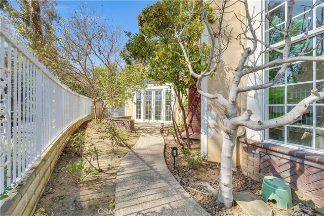 102 Mill Run, Monrovia, CA 91016