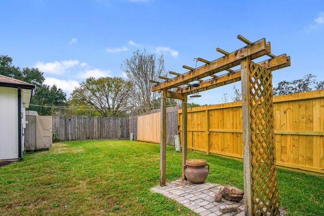 1119 Trowbridge Drive, Houston, TX 77062