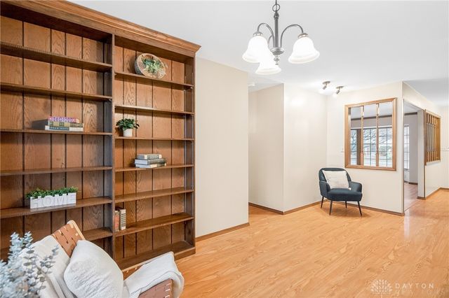 7567 Roselake Drive, Dayton, OH 45414