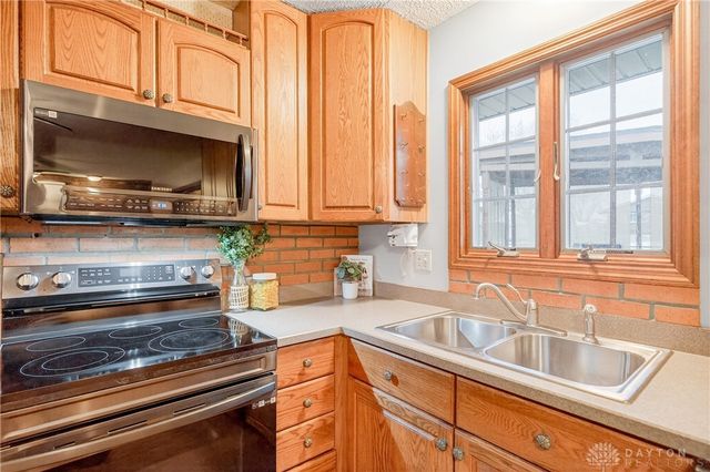 7567 Roselake Drive, Dayton, OH 45414