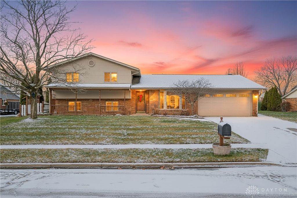 7567 Roselake Drive, Dayton, OH 45414