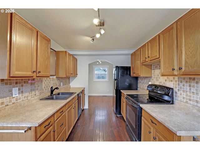 4438 Ne 90TH Ave, Portland, OR 97220