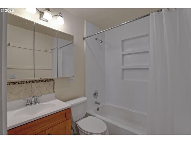 4438 Ne 90TH Ave, Portland, OR 97220